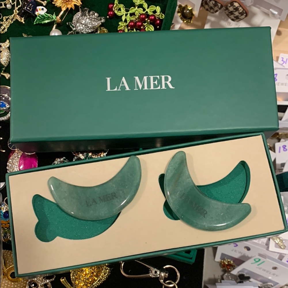 La Mer reusable jade cooling eye mask